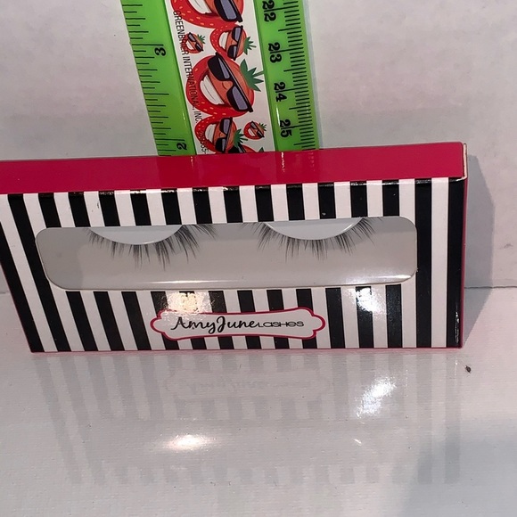 Amy June lashes NIB - Picture 5 of 7
